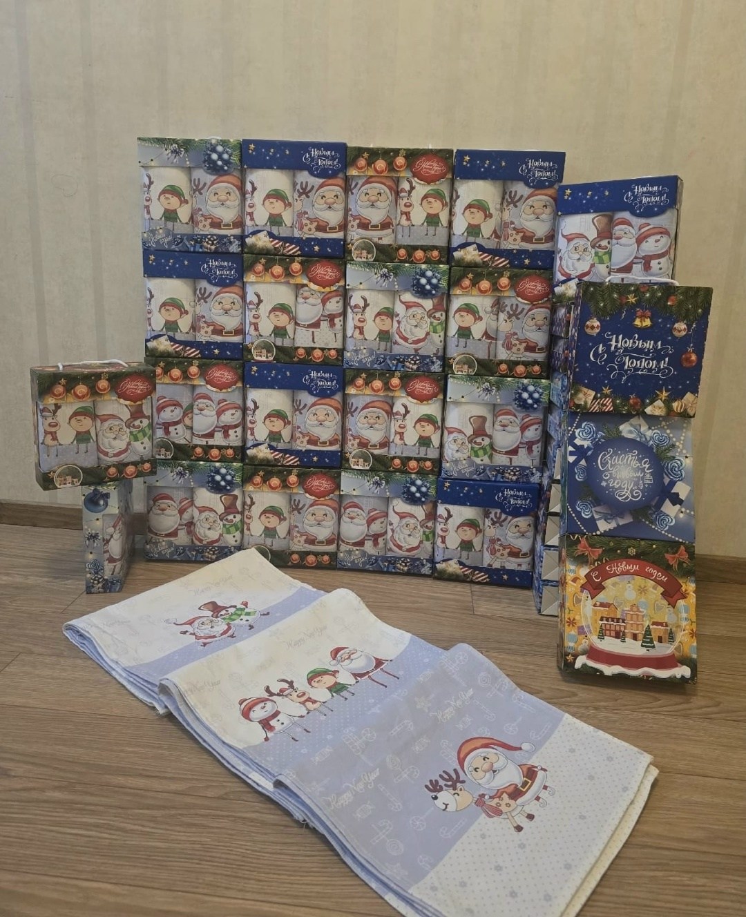 новогодние наборы,новогодние подарки,набор новогодних открыток,новогодние подарки школьникам,сладкие новогодние подарки