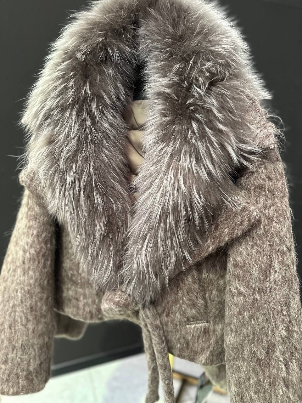 пальто с мехом,серая куртка из шерсти с накладными карманами и съемным мехом,шерстяное пальто,женское осенне-зимнее пальто с мехом,пуховик-пальто женский зимний шерсть с мехом лисы