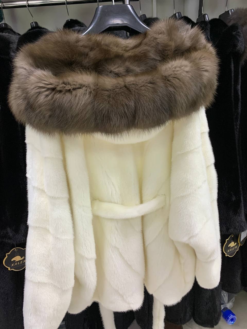 шуба норковая nafa с капюшоном из соболя,шуба норковая с капюшоном из куницы,шуба норковая nafa кимоно "ваниль" с соболем,шубка из меха европейской норки с капюшоном из меха куницы,белая норковая шуба