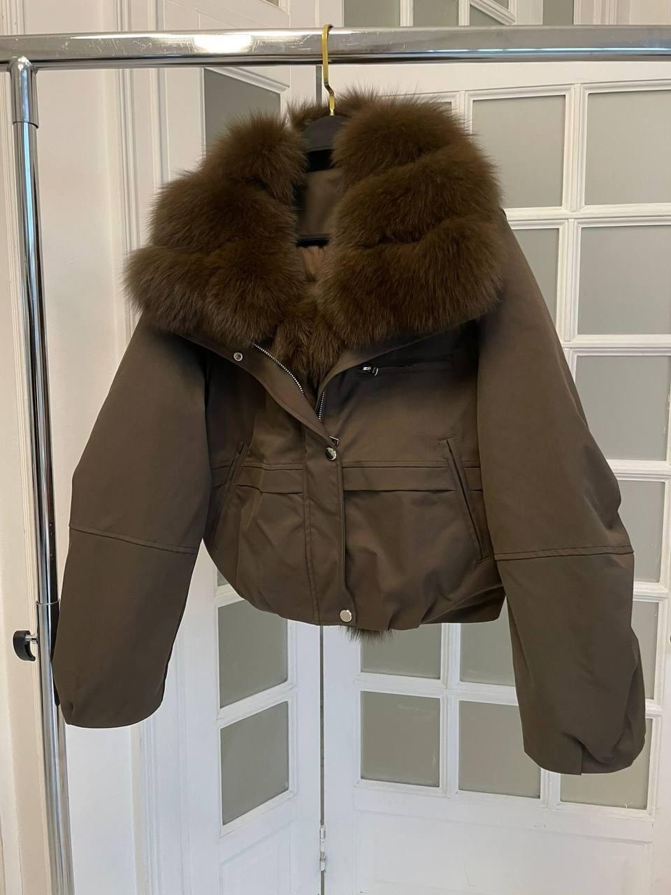 короткая куртка-пуховик из натурального лисьего меха,пуховик с меховым воротником женский,пуховик с натуральным мехом,куртка с мехом,женская куртка на утином пуху с большим воротником из натурального