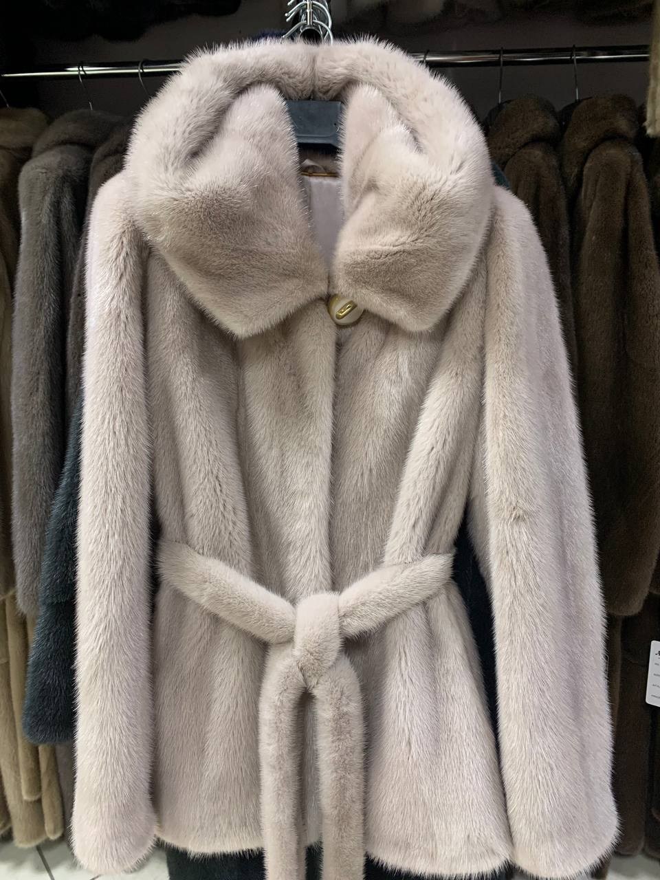 норковые шубы,белая норковая шуба с капюшоном,белая норковая шуба,белая норка шуба,шуба норковая английский воротник