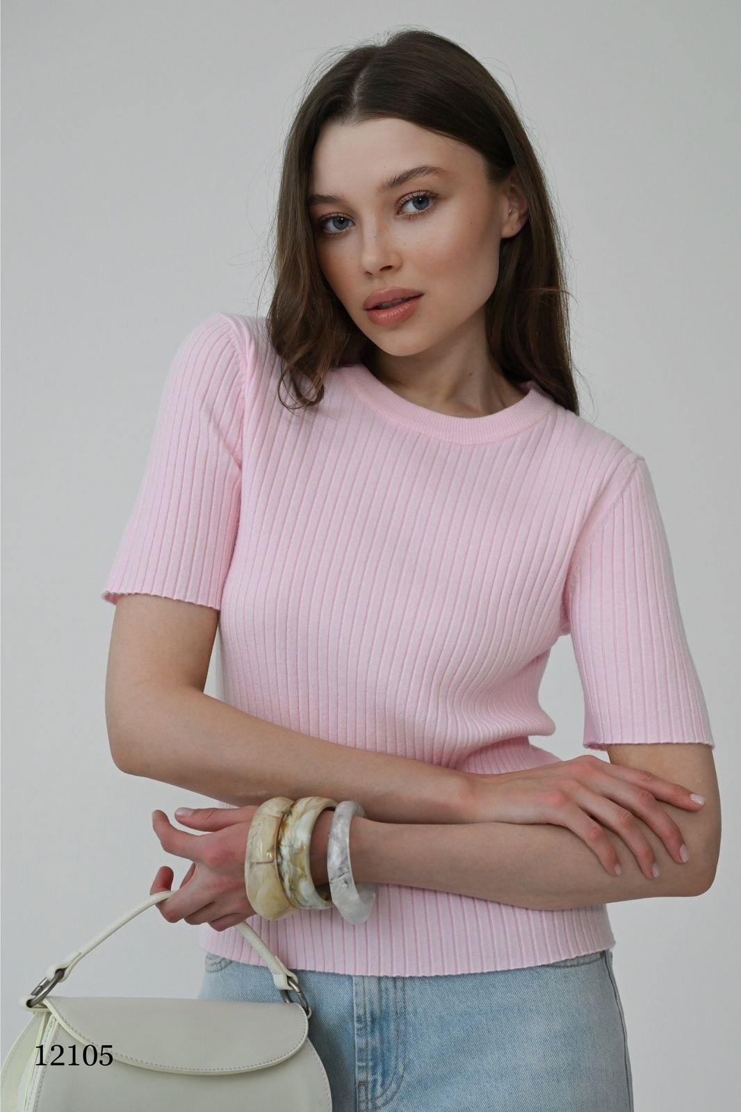 трикотажная футболка,джемпер голубой,вязаная футболка,голубые джинсы,джинсовые брюки