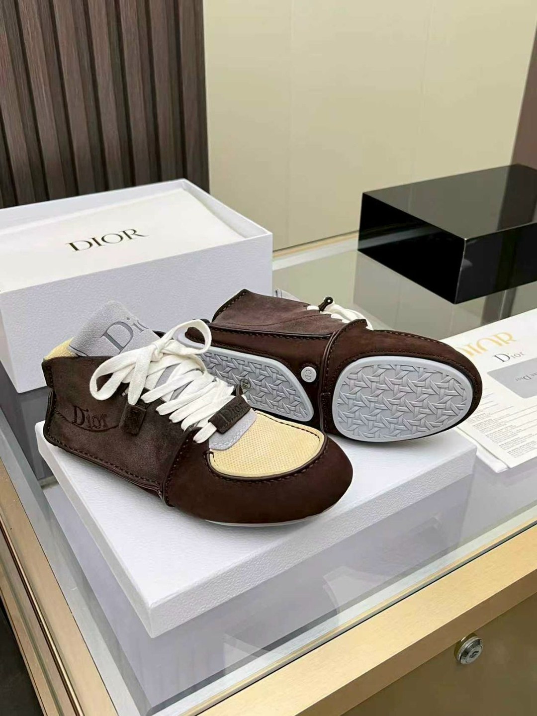 ,dior кроссовки,кроссовки коричневые диор,кроссовки кристиан диор женские,диор кроссовки