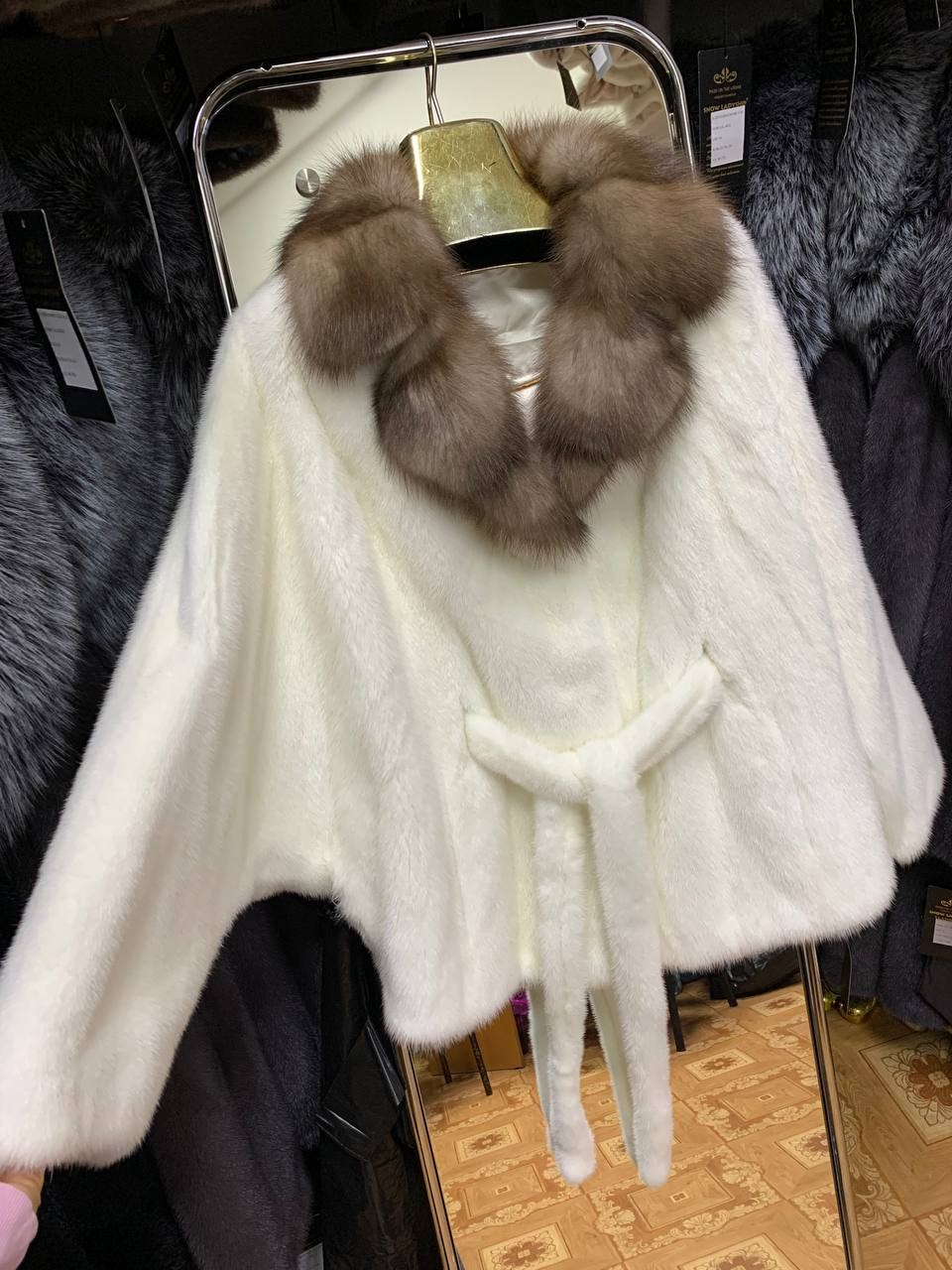 шуба норковая nafa кимоно "ваниль" с соболем,шуба норковая белая,шуба белая норка,светлая норковая шуба с капюшоном из куницы,шуба белая скандинавская норка соболиный капюшон