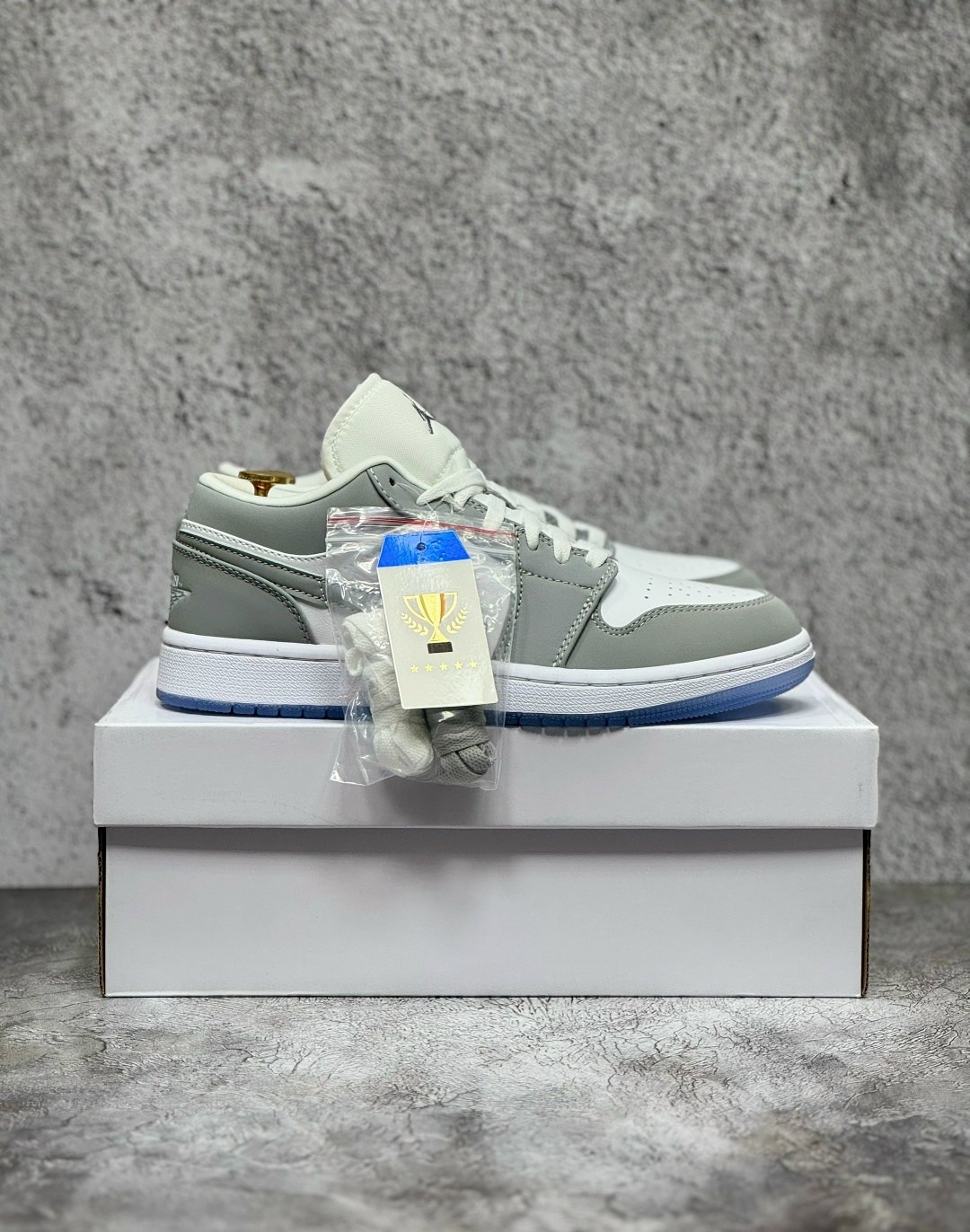 nike air jordan 1 low paris,nike air jordan 1 low,кроссовки nike air jordan 1 low,nike air jordan 1 low paris серый,nike air jordan 1 low wolf grey