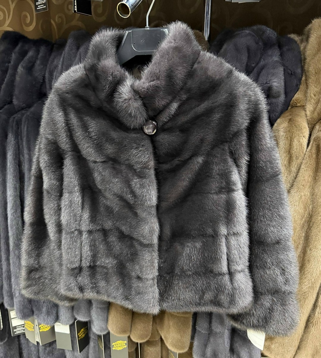 норковая шуба автоледи,норковая шуба,шуба норковая короткая,норковый полушубок,шубка из меха европейской норки стойка воротник цвет "графит"