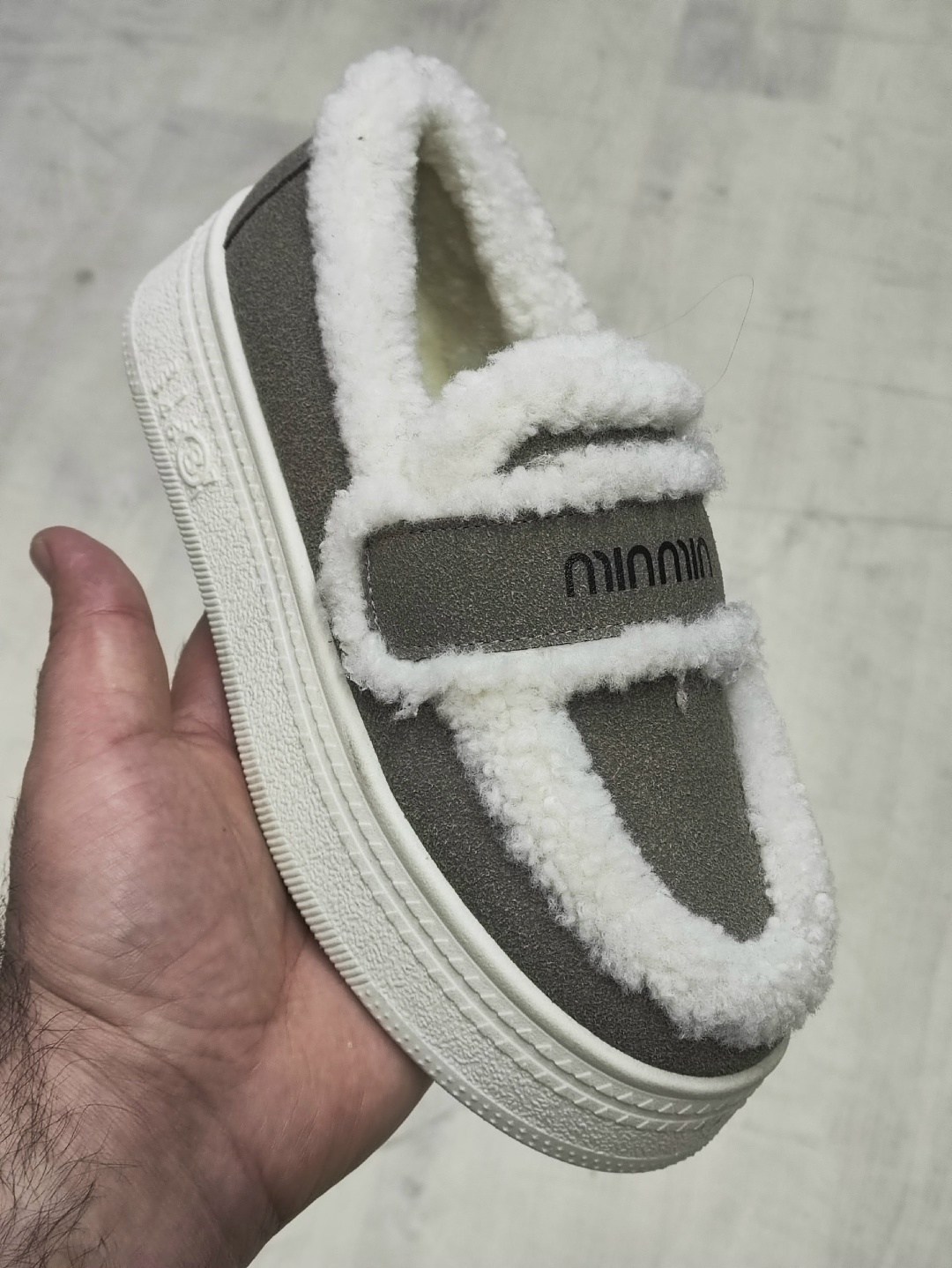 брендовые кеды ugg на толстой подошве с мехом,,женская ,кроссовки на меху,кеды меховые женские