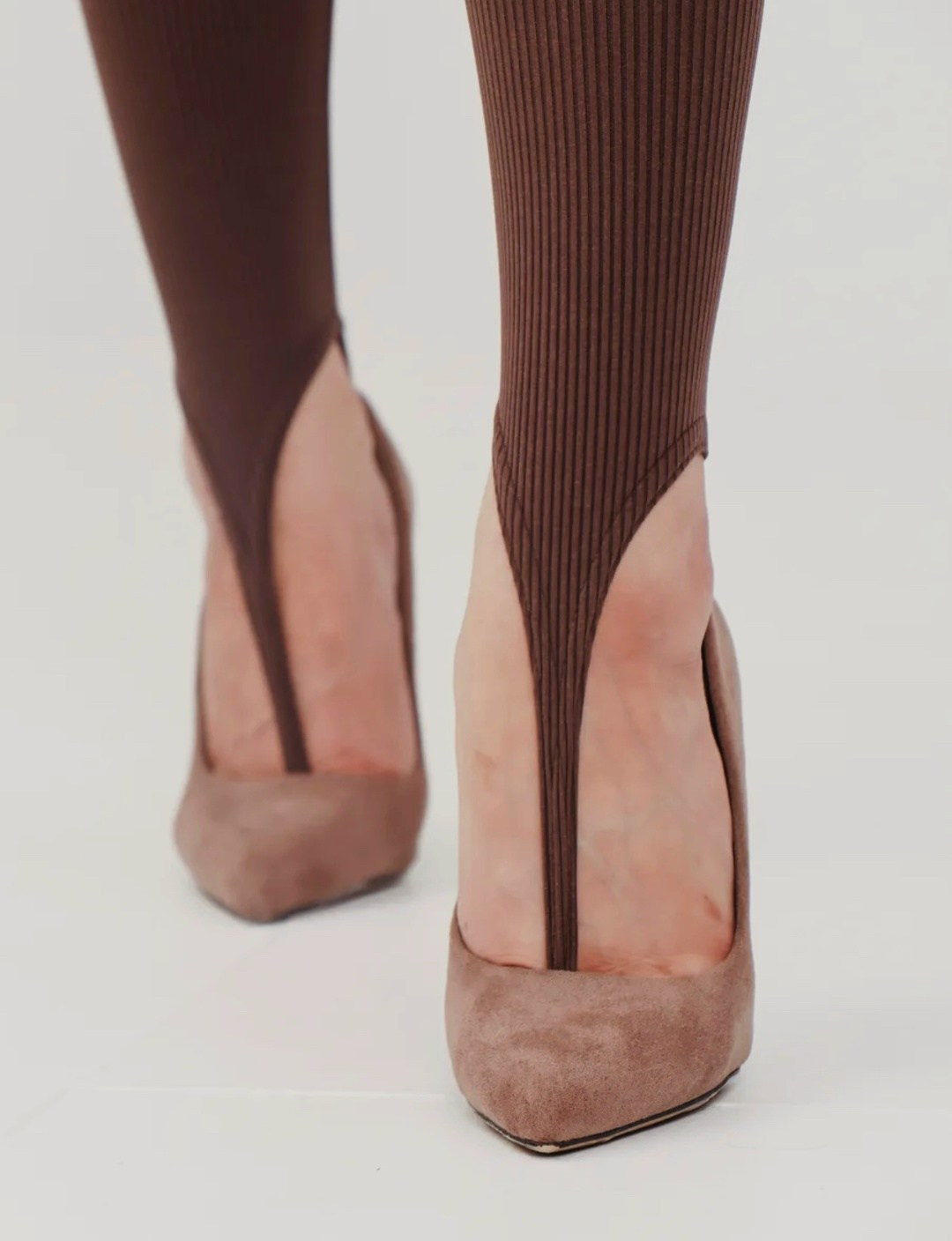 женские легинсы,леггинсы женские,кальцедония легинсы со штрипками,лосины женские,леггинсы со штрипками