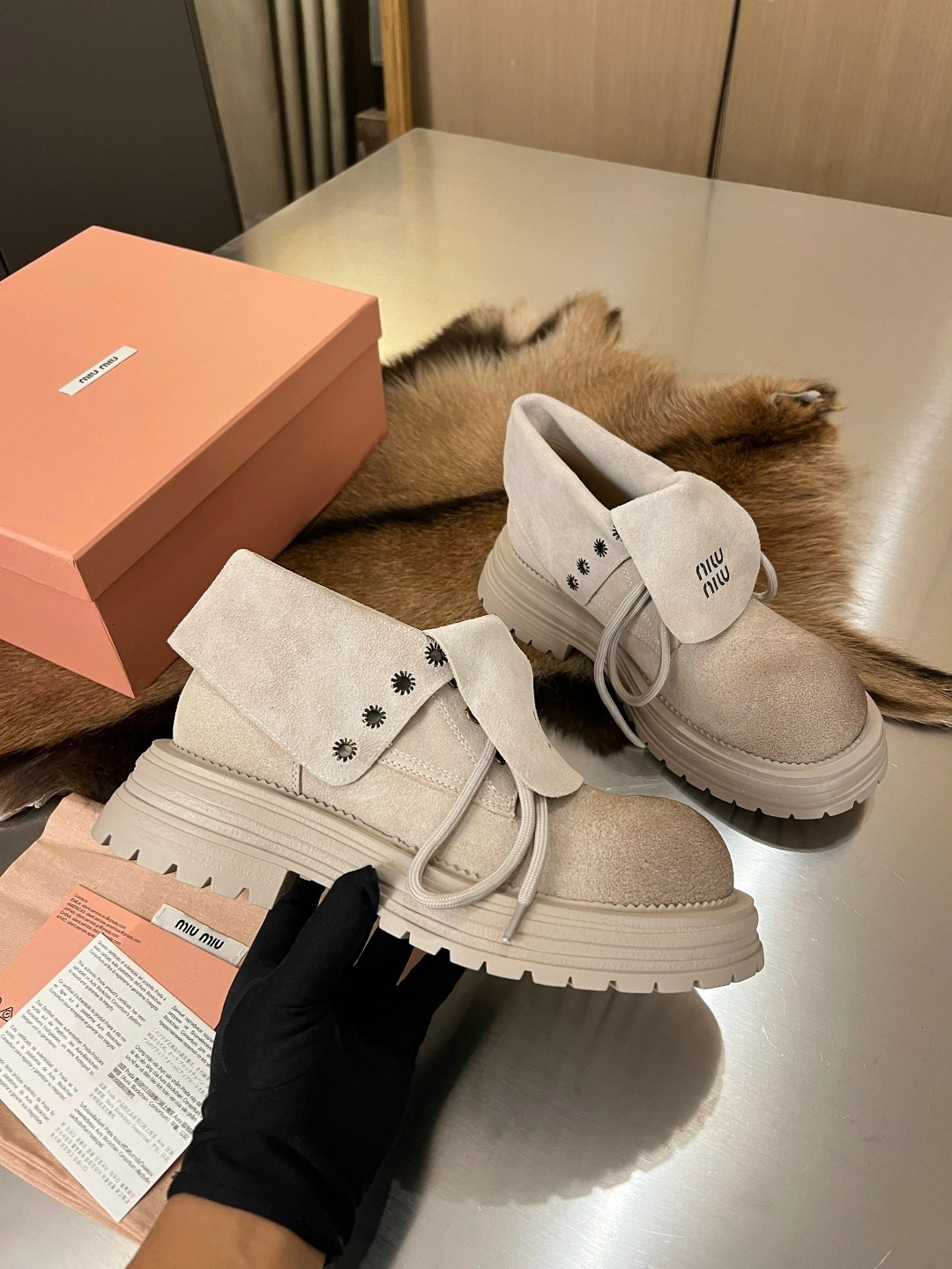 miu miu женские замшевые ботинки premium black,,женская ,модная женская ,замшевые лоферы miu miu на высокий подошве и фирменной фурнитурой