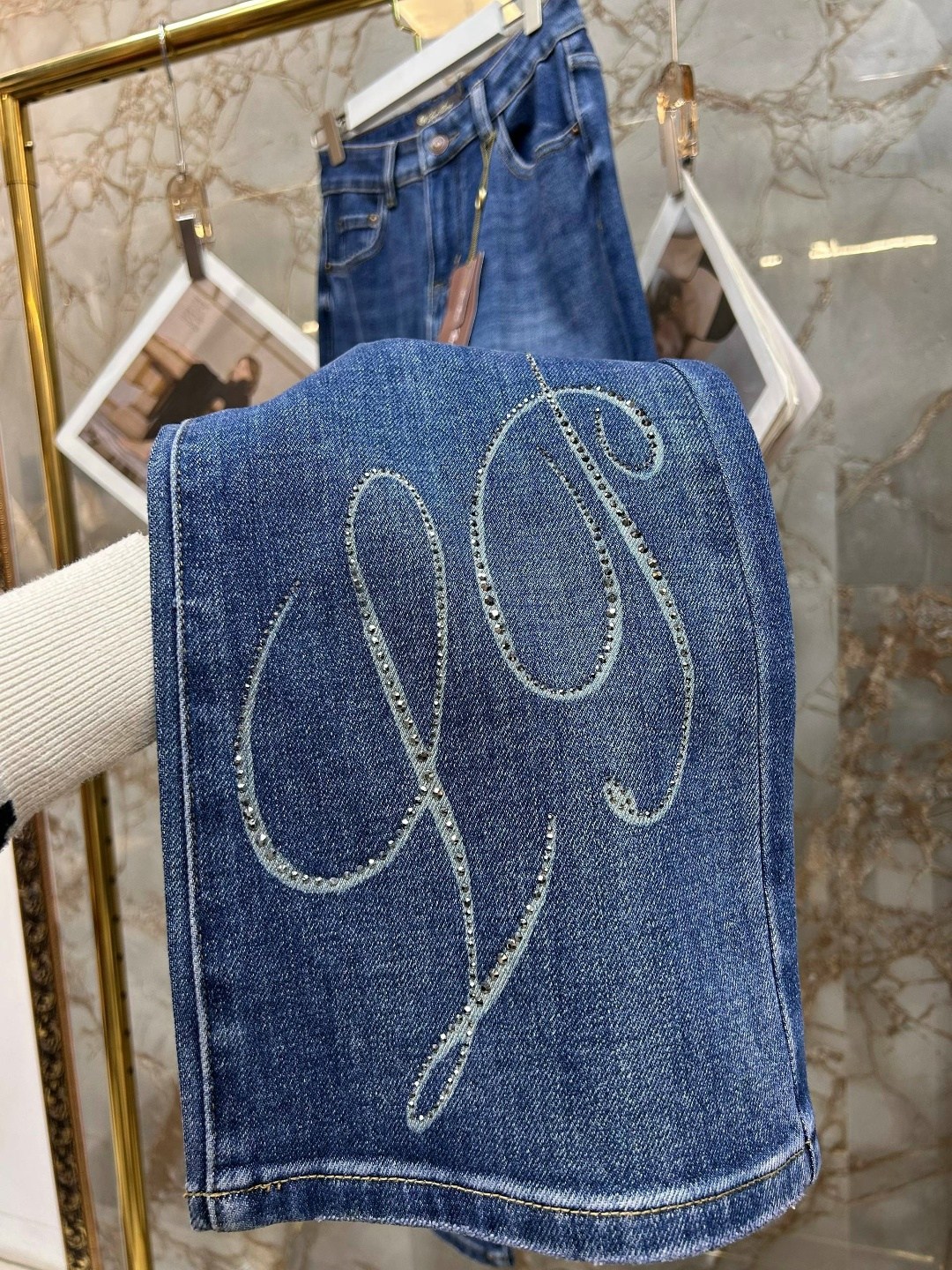 джинсы женские,модные джинсы,джинсы стильные,расклешенные джинсы,джинсы для женщин