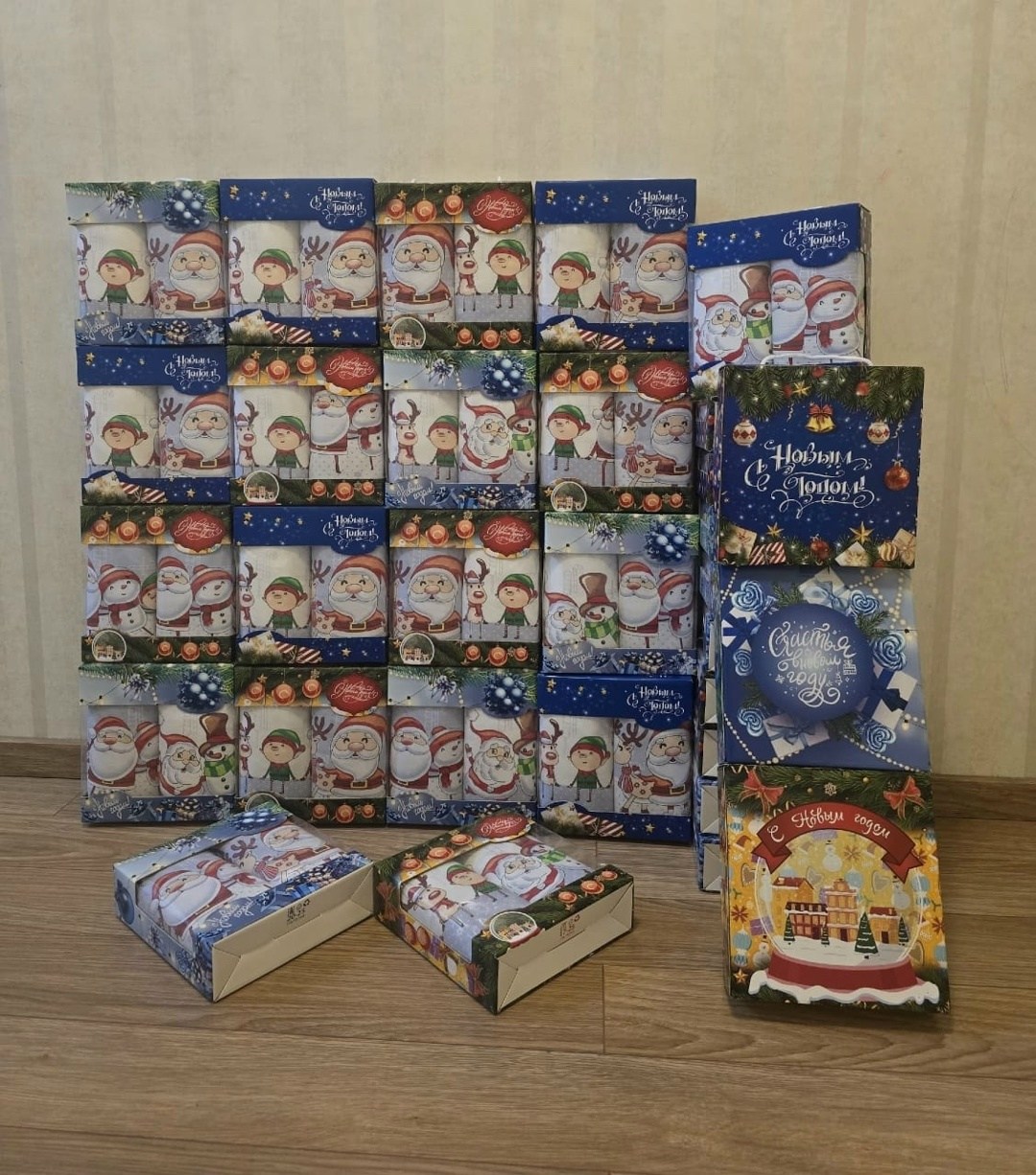 новогодние наборы,новогодние подарки,набор новогодних открыток,новогодние подарки школьникам,сладкие новогодние подарки