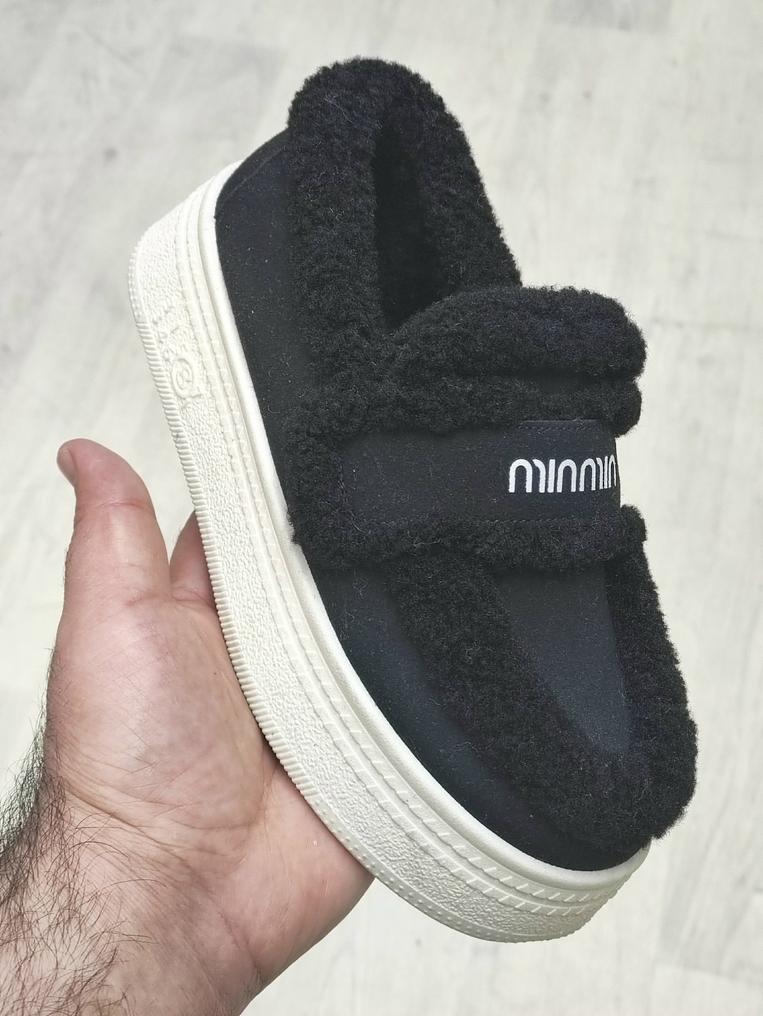 брендовые кеды ugg на толстой подошве с мехом,,женская ,кроссовки на меху,кеды меховые женские