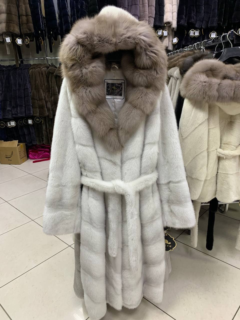 шуба норковая nafa с капюшоном из соболя,белая норковая шуба,длинная норковая шуба с капюшоном из рыси,норковая шуба,норковая шуба с капюшоном из куницы