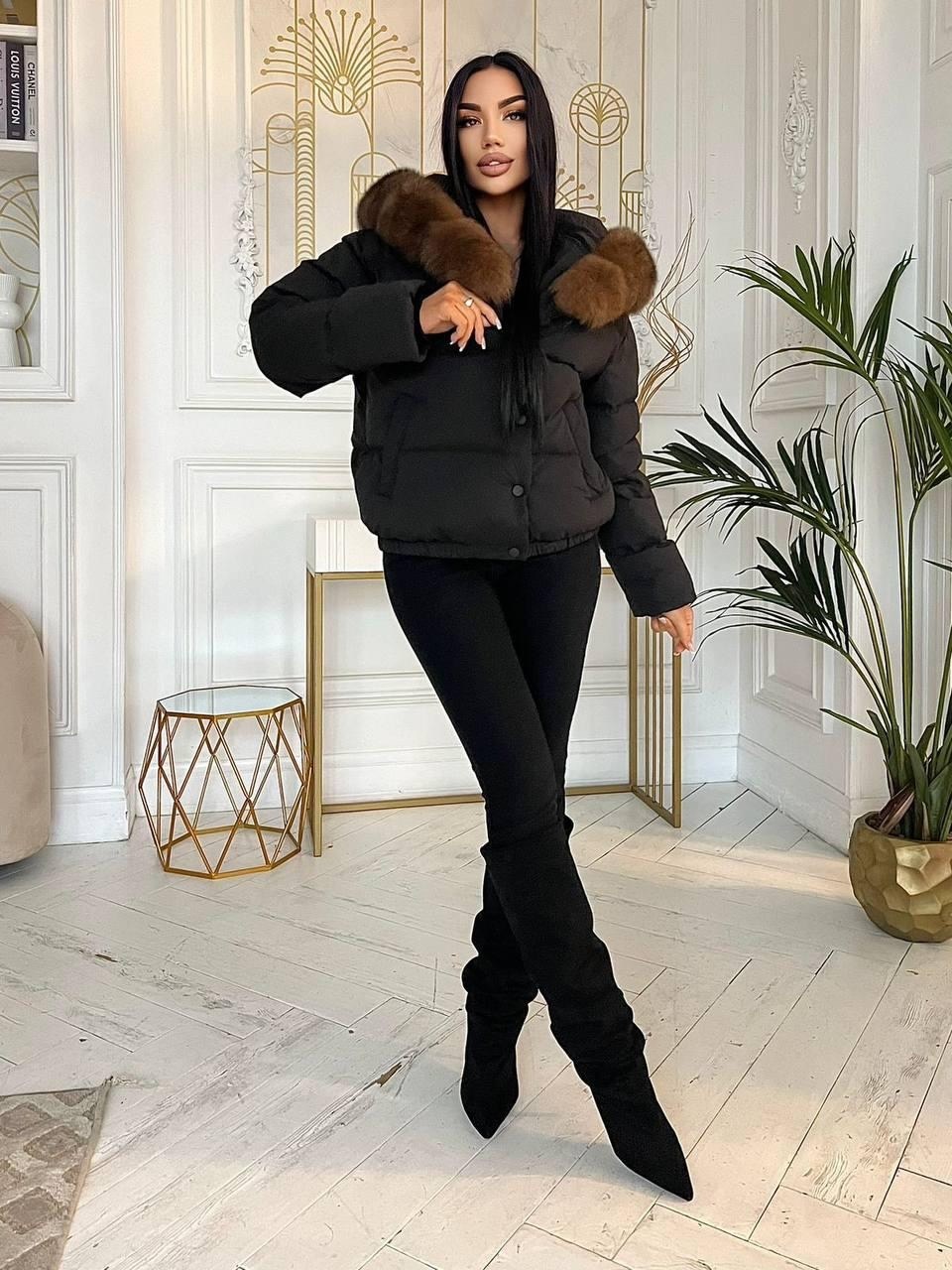 короткая куртка-пуховик из натурального лисьего меха,женская куртка на утином пуху с большим воротником из натурального лисьего меха,женский пуховик,пуховик с натуральным мехом,короткий женский пухови