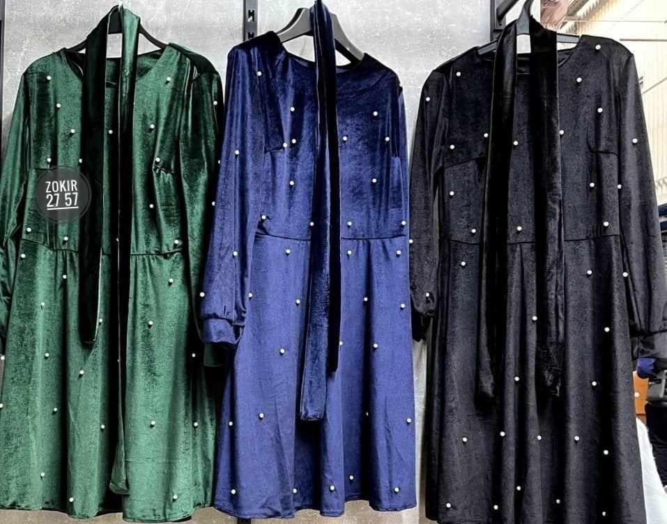 бархатное платье,женское бархатное платье средней длины зеленое в горошек,женское бархатное платье,зеленое бархатное платье,платье бархат