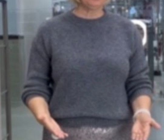 джемпер,джемпер серый,серый свитер,женский свитер,джемпер с круглым вырезом