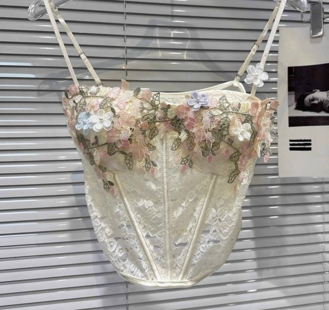 бюстье,женская нижнее белье,бюстгальтер с вышивкой,бюстгальтер с цветочной вышивкой,кружевное нижнее белье