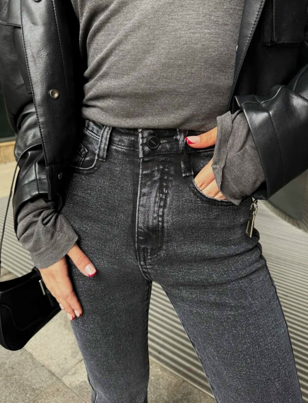 джинсы стильные,черные джинсы клеш,серые джинсы клеш,модные джинсы 2025,джинсы женские