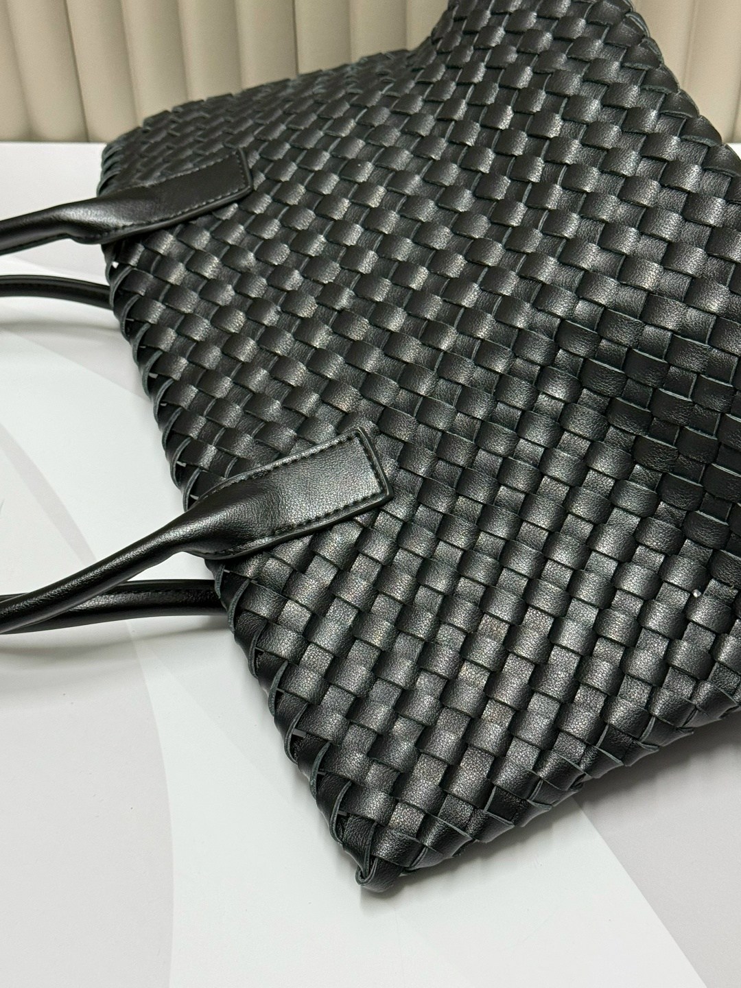 bottega veneta женская сумка,сумка боттега венета,сумка bottega veneta,сумка плетеная,сумка боттега венета бежевая