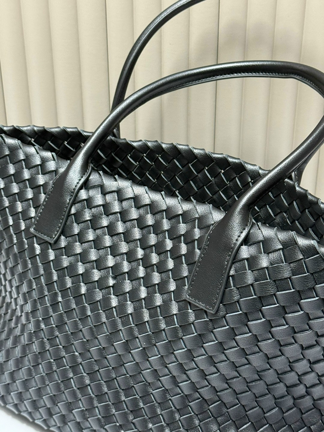 bottega veneta женская сумка,сумка боттега венета,сумка bottega veneta,сумка плетеная,сумка боттега венета бежевая