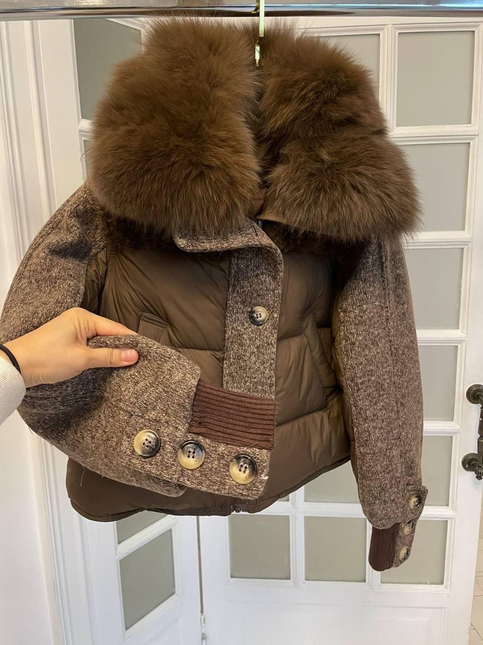 женский пуховик на белом утином пуху с большим воротником из лисьего меха,женский пуховик с воротником из лисьего меха,короткий пуховик,женский пуховик с большим воротником из искусственного лисьего м