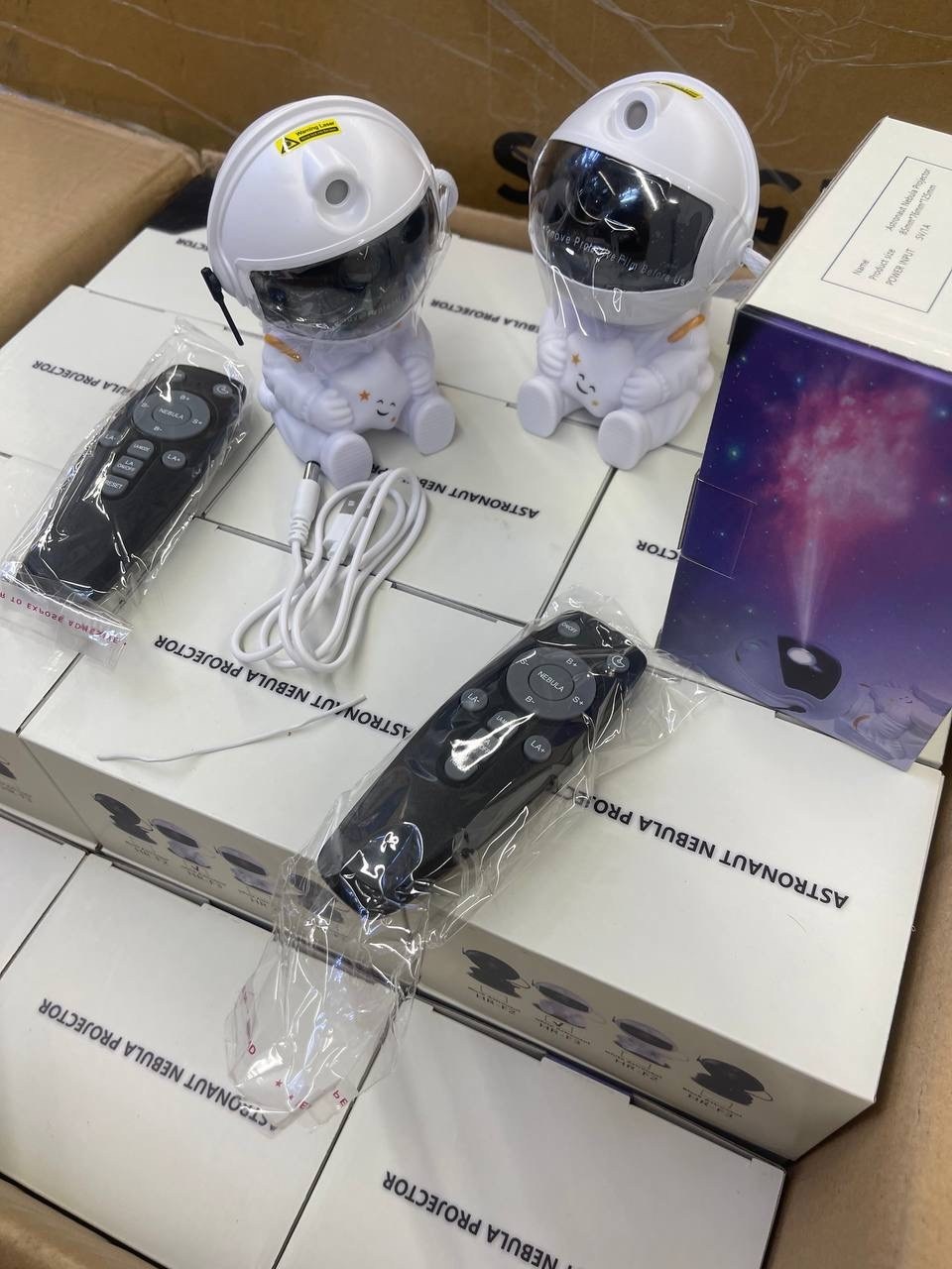 ночник проектор звёздное небо астронавт,ночник проектор звездного неба космонавт,проектор звездного неба с астронавтом,ночник проектор звездного неба космонавт детский для сна с пультом управления,про