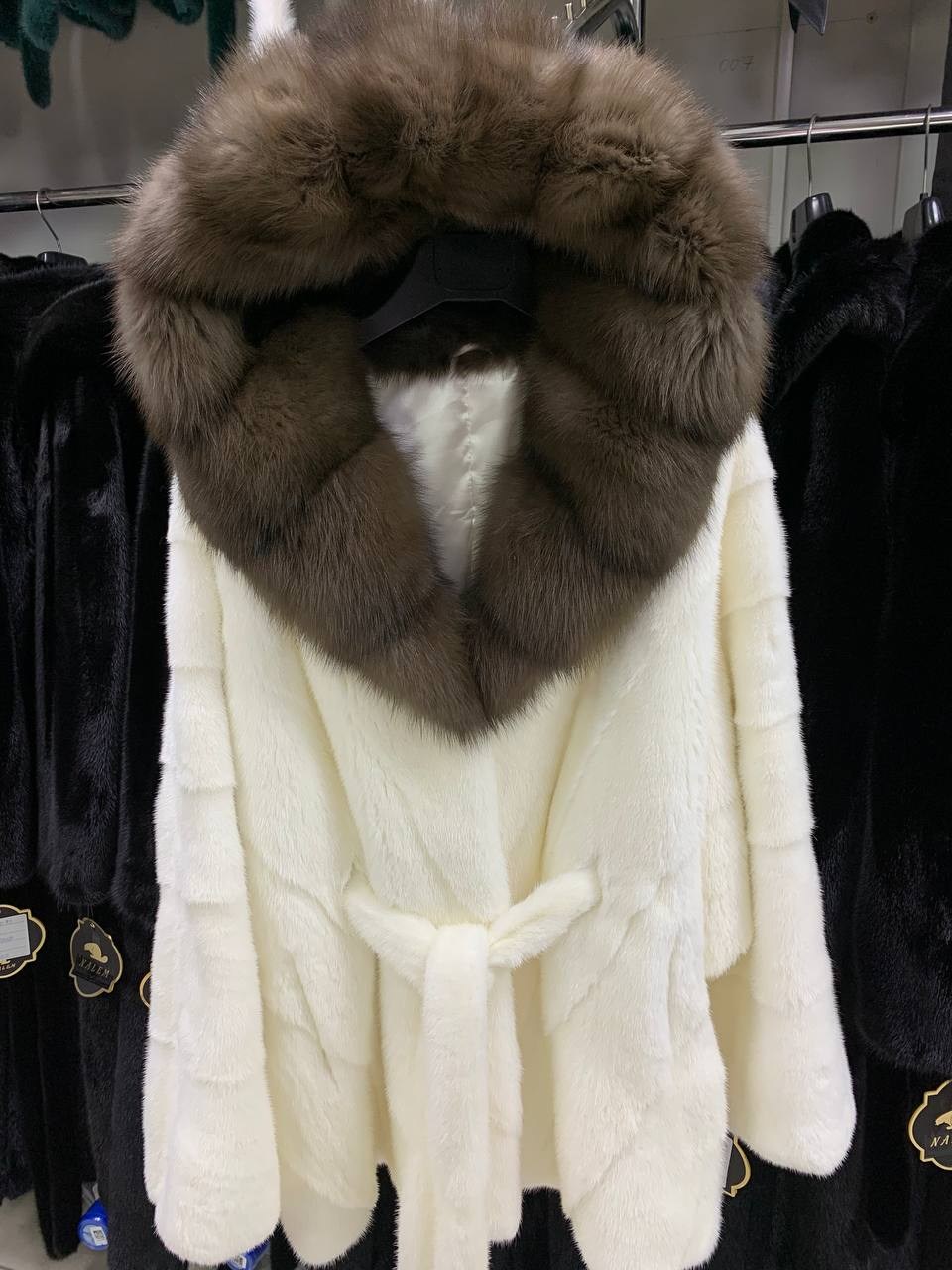шуба норковая nafa с капюшоном из соболя,шуба норковая с капюшоном из куницы,шуба норковая nafa кимоно "ваниль" с соболем,шубка из меха европейской норки с капюшоном из меха куницы,белая норковая шуба