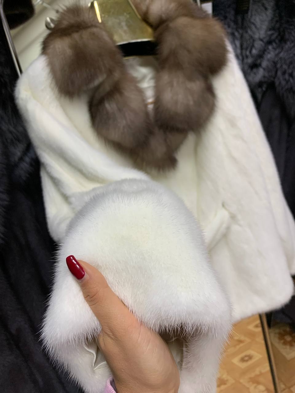 шуба норковая nafa кимоно "ваниль" с соболем,шуба норковая белая,шуба белая норка,светлая норковая шуба с капюшоном из куницы,шуба белая скандинавская норка соболиный капюшон