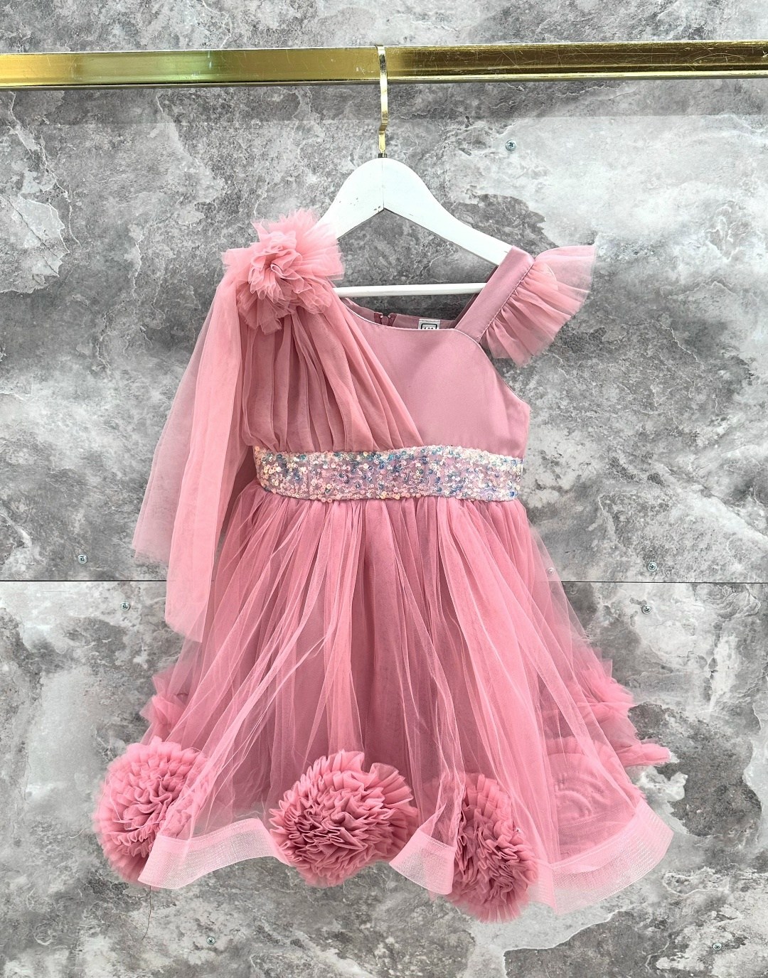 праздничное платья,платье для девочки,детские бальные платья,детское платье принцессы,платье с помпонами детское