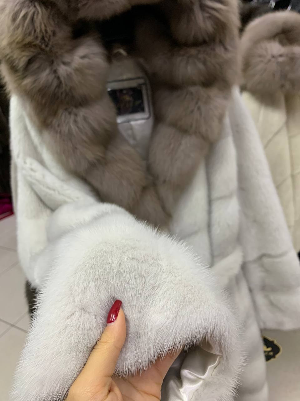 шуба норковая nafa с капюшоном из соболя,белая норковая шуба,длинная норковая шуба с капюшоном из рыси,норковая шуба,норковая шуба с капюшоном из куницы