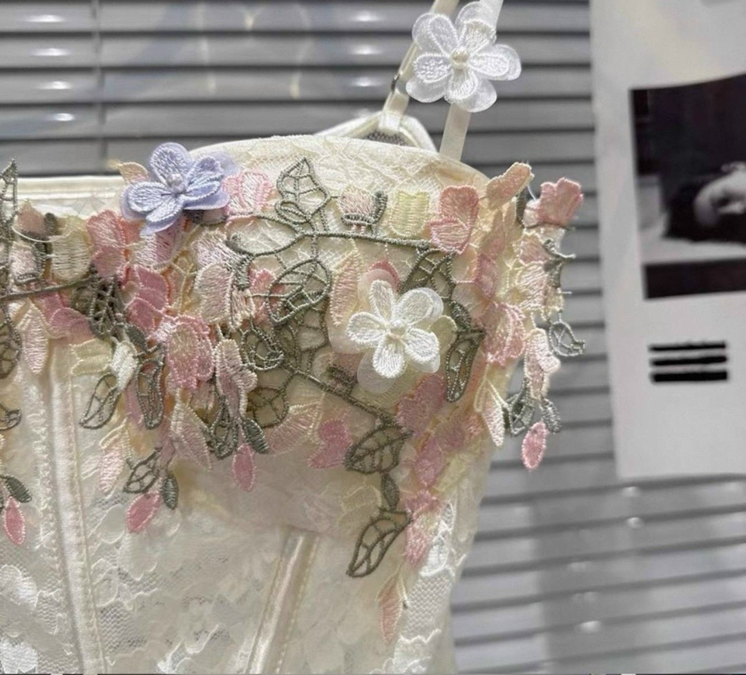 бюстье,женская нижнее белье,бюстгальтер с вышивкой,бюстгальтер с цветочной вышивкой,кружевное нижнее белье