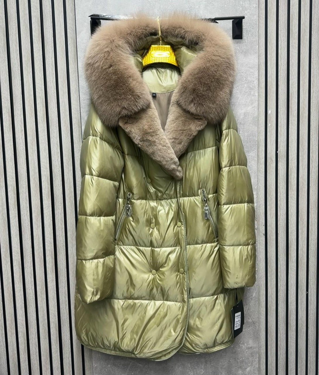 женский зимний пуховик с воротником из лисьего меха,пуховик с натуральным мехом,женский пуховик,женский пуховик с мехом лисы,пуховик с натуральным мехом женский