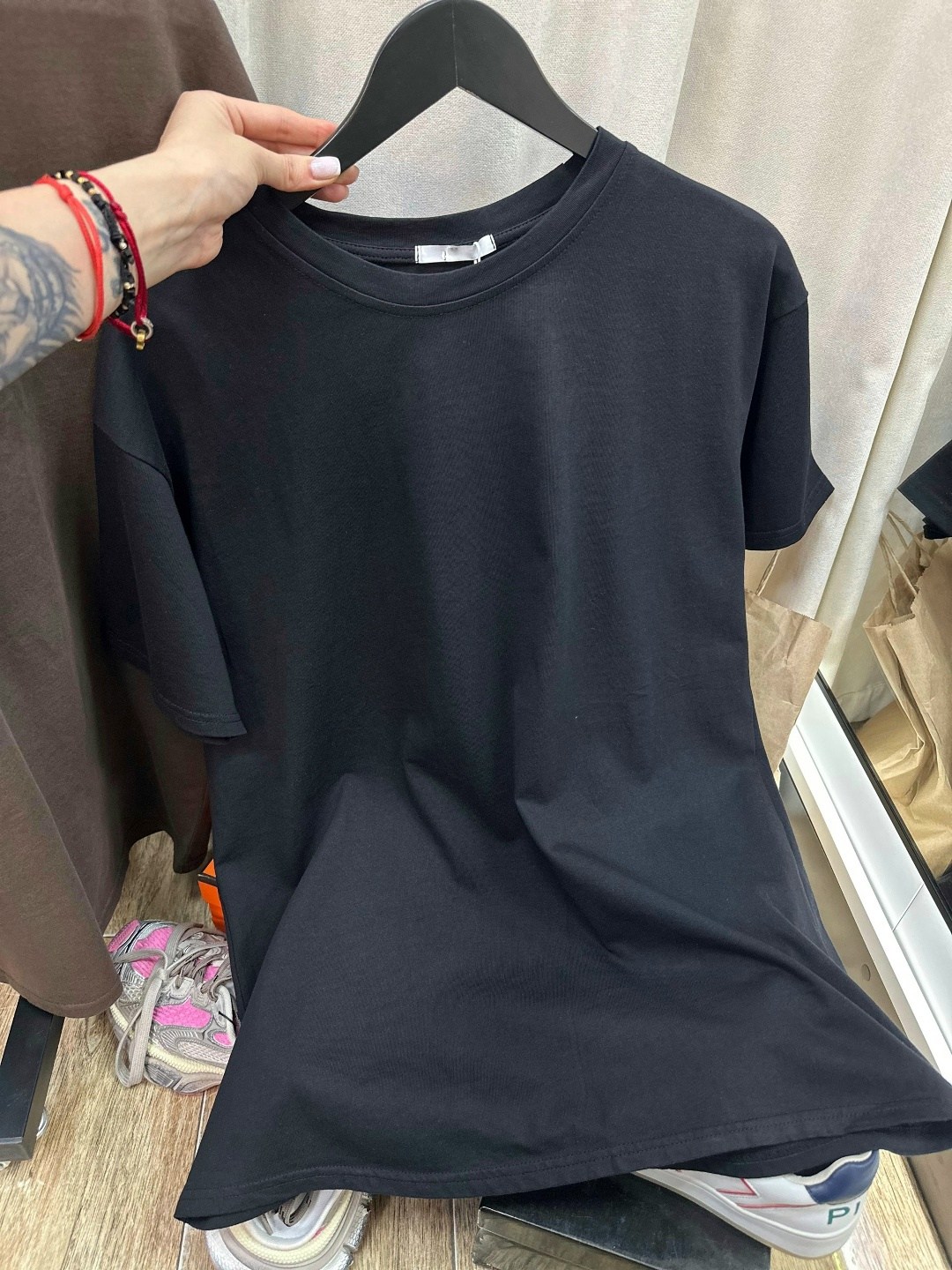 футболка женская,футболка женская черная,стильные наряды,стиль одежды