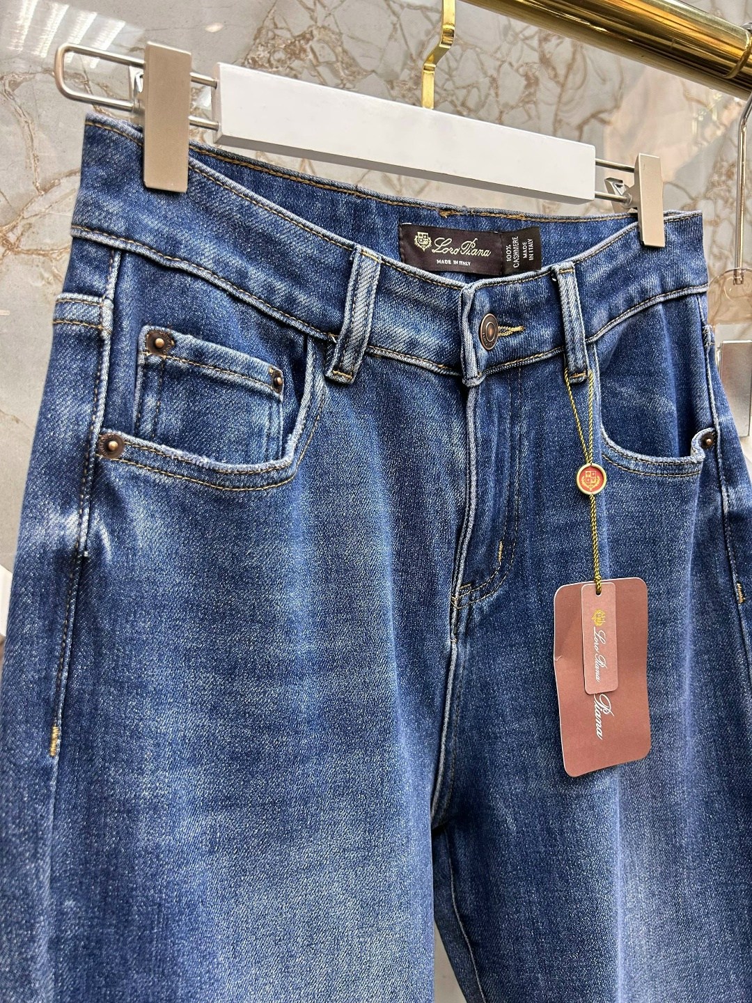 джинсы женские,модные джинсы,джинсы стильные,расклешенные джинсы,джинсы для женщин