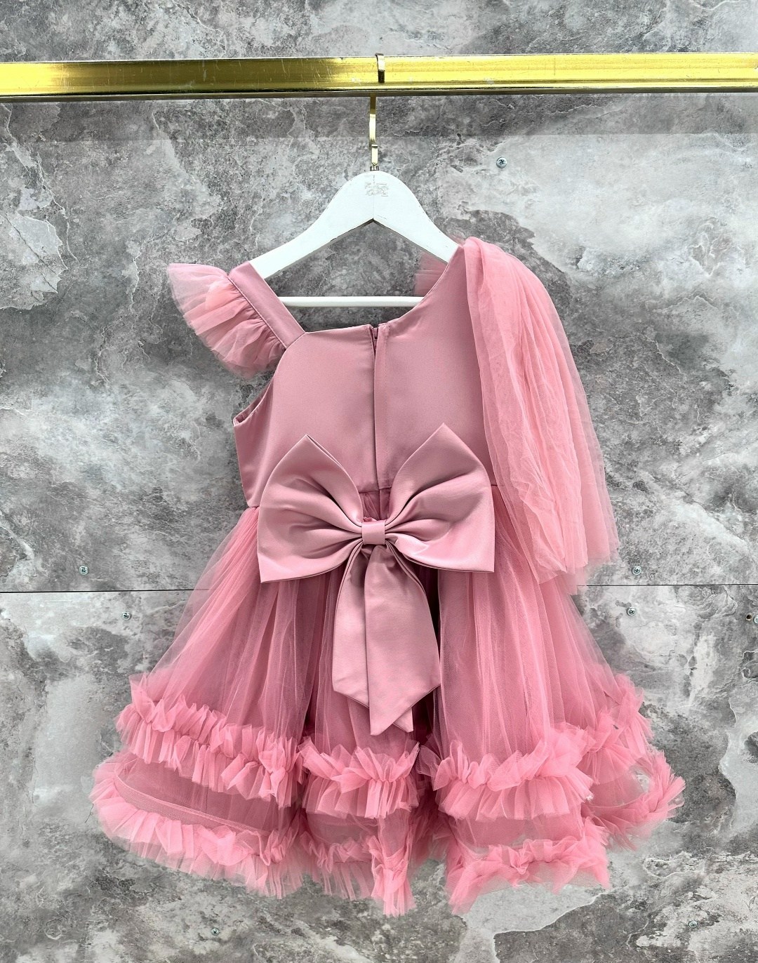 праздничное платья,платье для девочки,детские бальные платья,детское платье принцессы,платье с помпонами детское