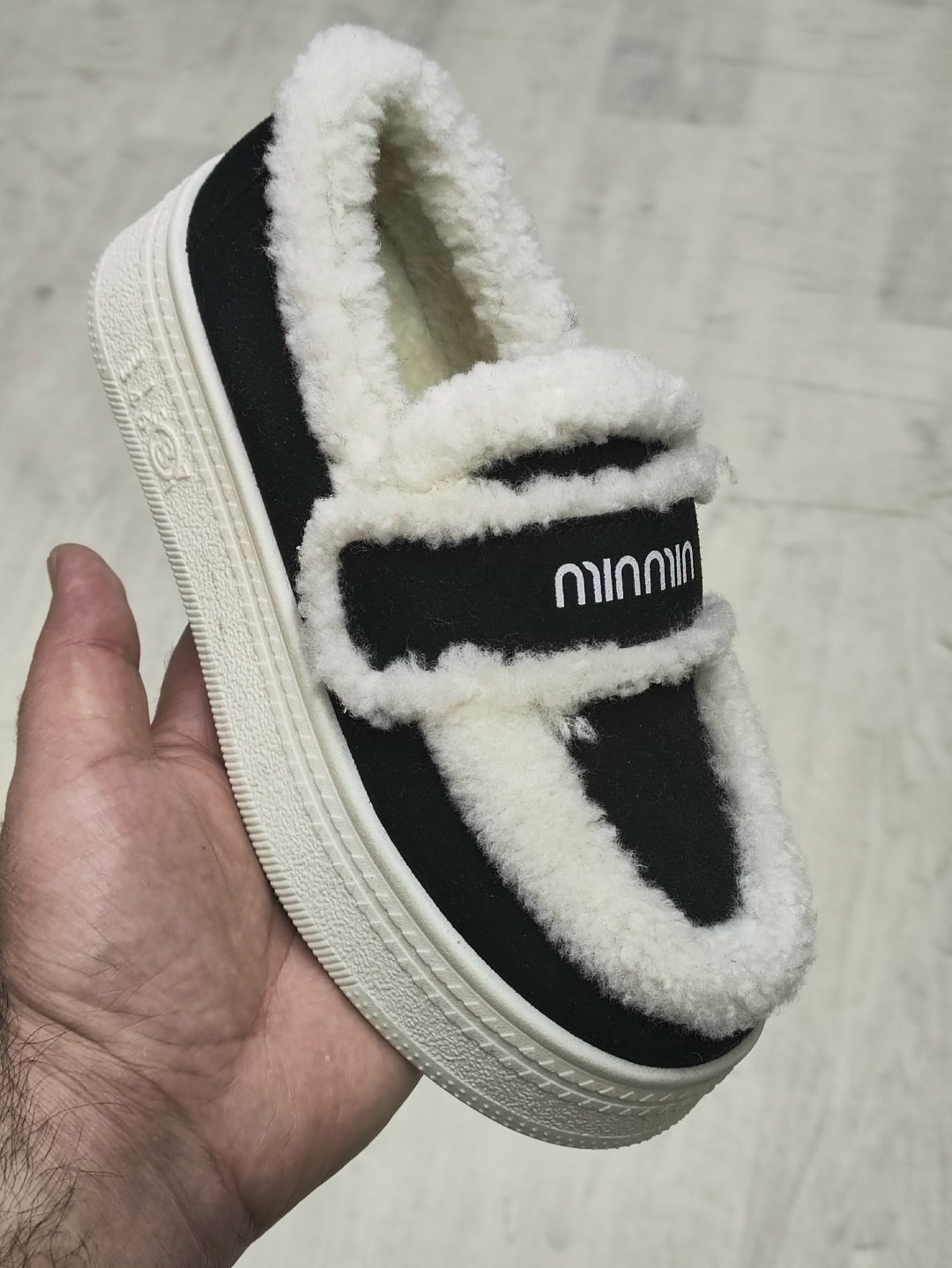 брендовые кеды ugg на толстой подошве с мехом,,женская ,кроссовки на меху,кеды меховые женские