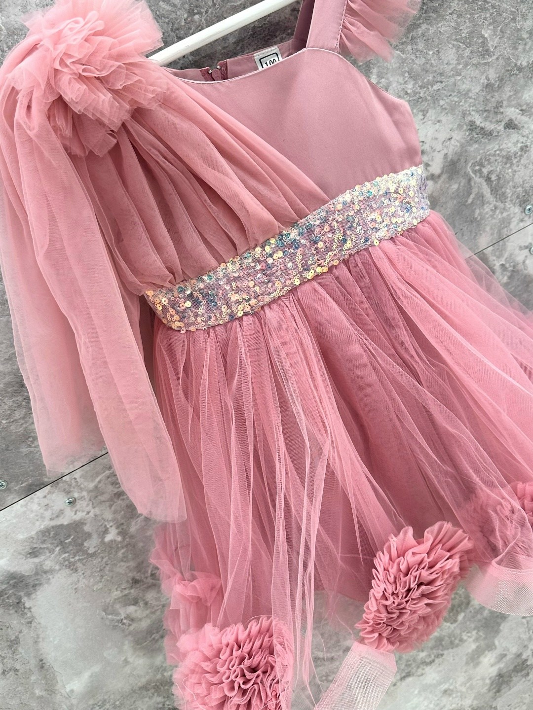 праздничное платья,платье для девочки,детские бальные платья,детское платье принцессы,платье с помпонами детское