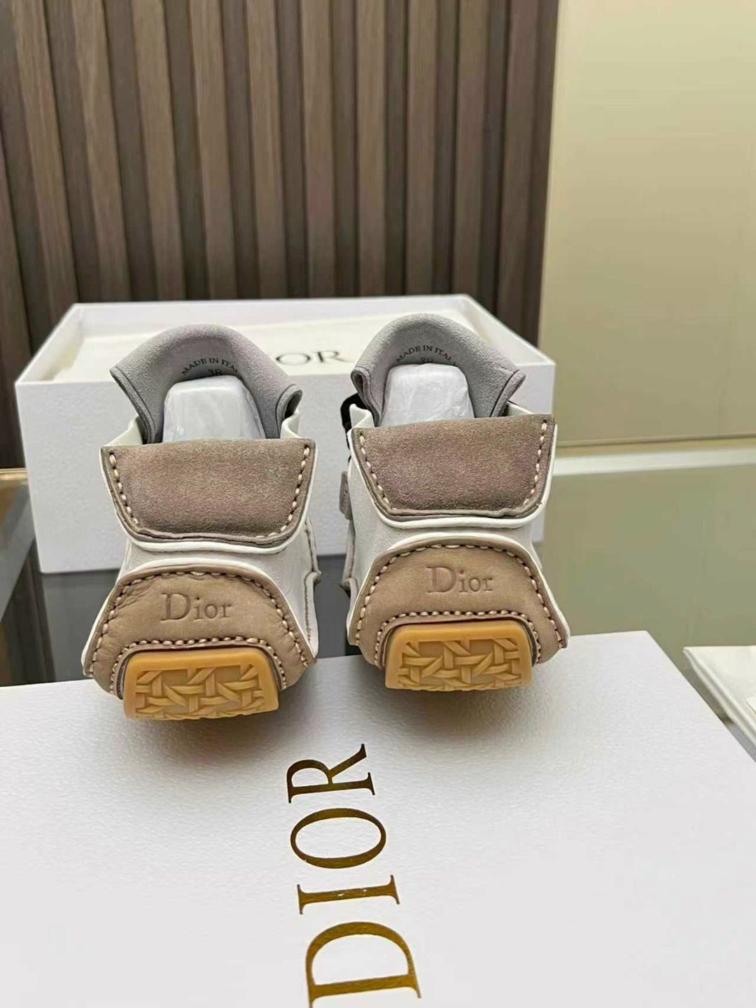 ,dior кроссовки,кроссовки диор,loewe кроссовки,кроссовки christian dior