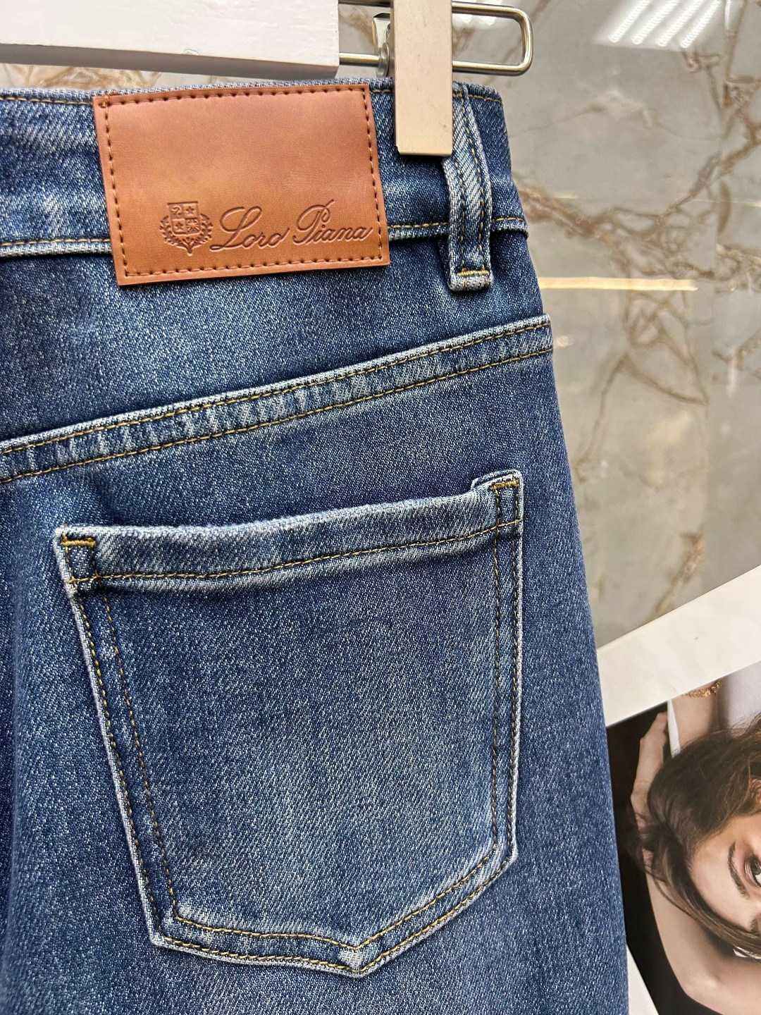 джинсы женские,модные джинсы,джинсы стильные,расклешенные джинсы,джинсы для женщин