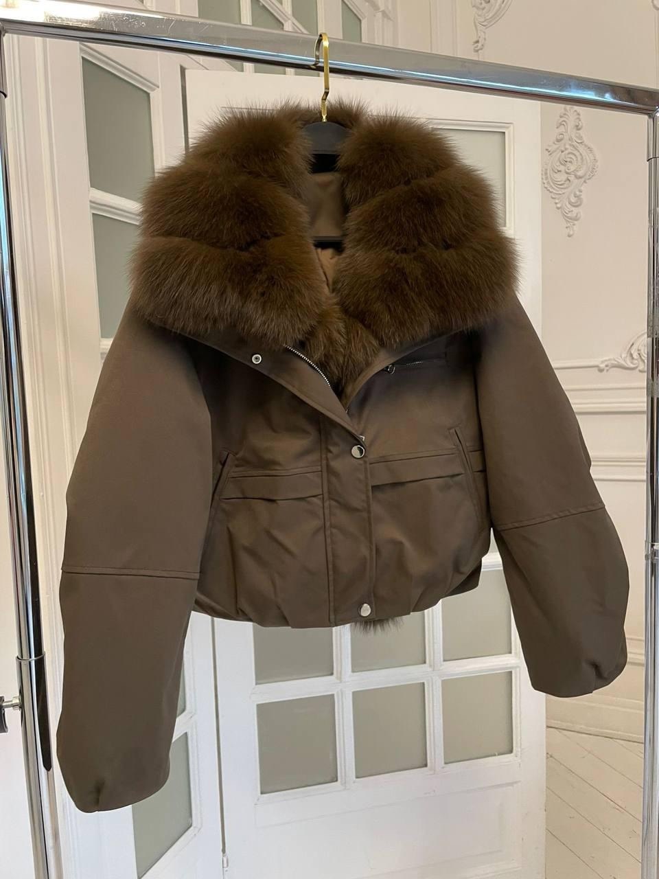 короткая куртка-пуховик из натурального лисьего меха,пуховик с меховым воротником женский,пуховик с натуральным мехом,куртка с мехом,женская куртка на утином пуху с большим воротником из натурального
