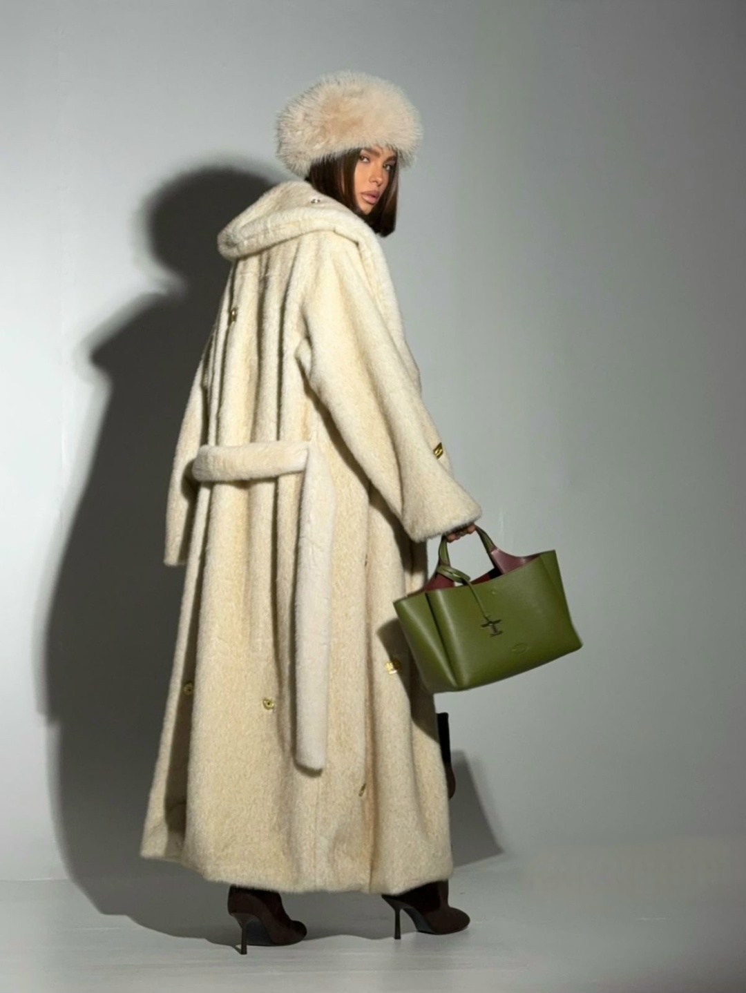 шуба искусственная,шуба искусственная женская,белая шуба,пальто плюшевое,меховое пальто