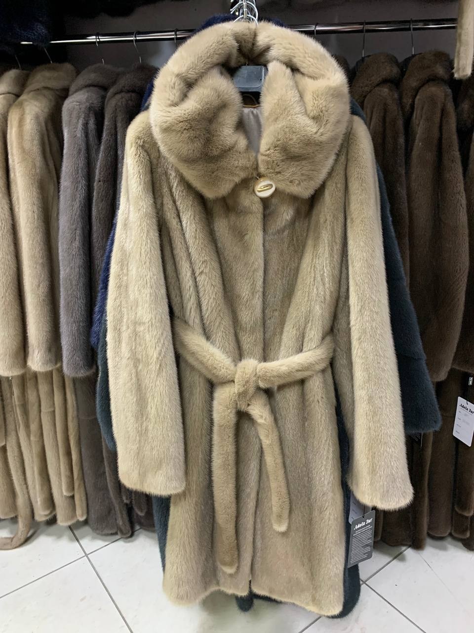 шуба из меха импортной норки с капюшоном "кобра",норковая шуба,норковая шуба с капюшоном,шубка из меха норки с капюшоном,шуба норка