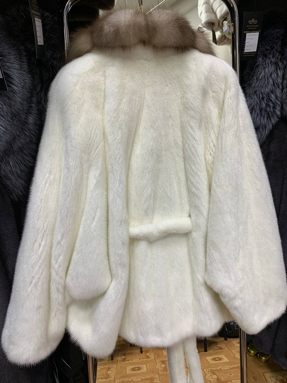 шуба норковая nafa кимоно "ваниль" с соболем,шуба норковая белая,шуба белая норка,светлая норковая шуба с капюшоном из куницы,шуба белая скандинавская норка соболиный капюшон