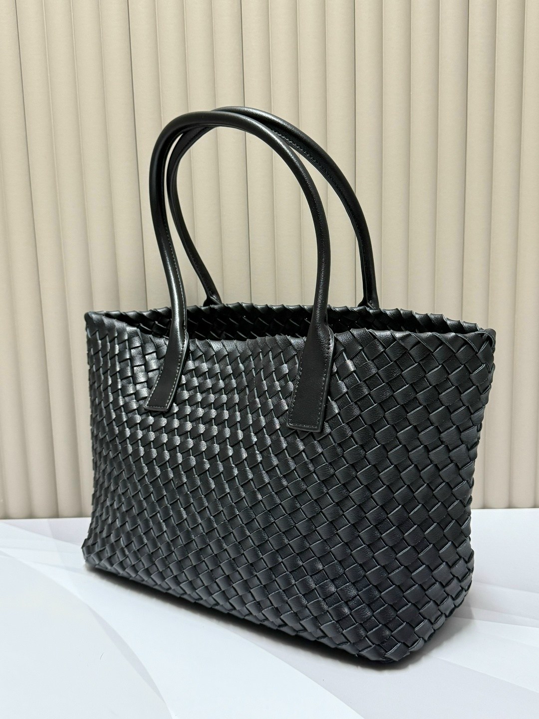 bottega veneta женская сумка,сумка боттега венета,сумка bottega veneta,сумка плетеная,сумка боттега венета бежевая