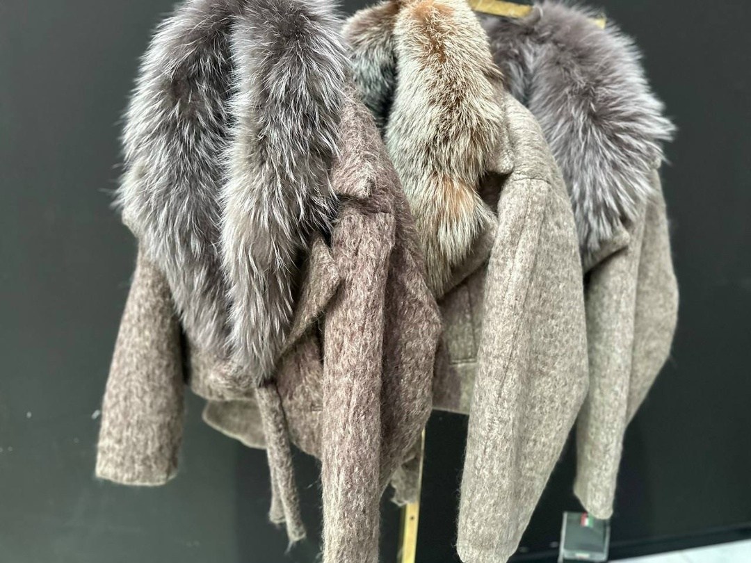 пальто с мехом,серая куртка из шерсти с накладными карманами и съемным мехом,шерстяное пальто,женское осенне-зимнее пальто с мехом,пуховик-пальто женский зимний шерсть с мехом лисы