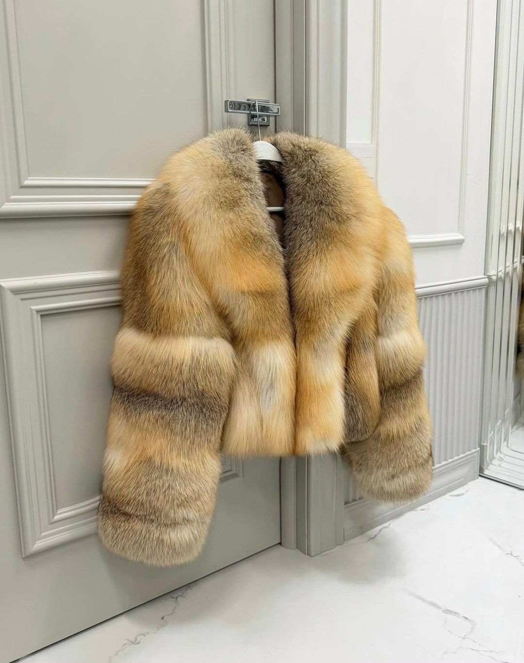 женская шуба из натурального лисьего меха,женская куртка из натурального лисьего меха,шуба из натурального меха,женская короткая толстая теплая зимняя шуба из натурального лисьего меха,шуба из лисы