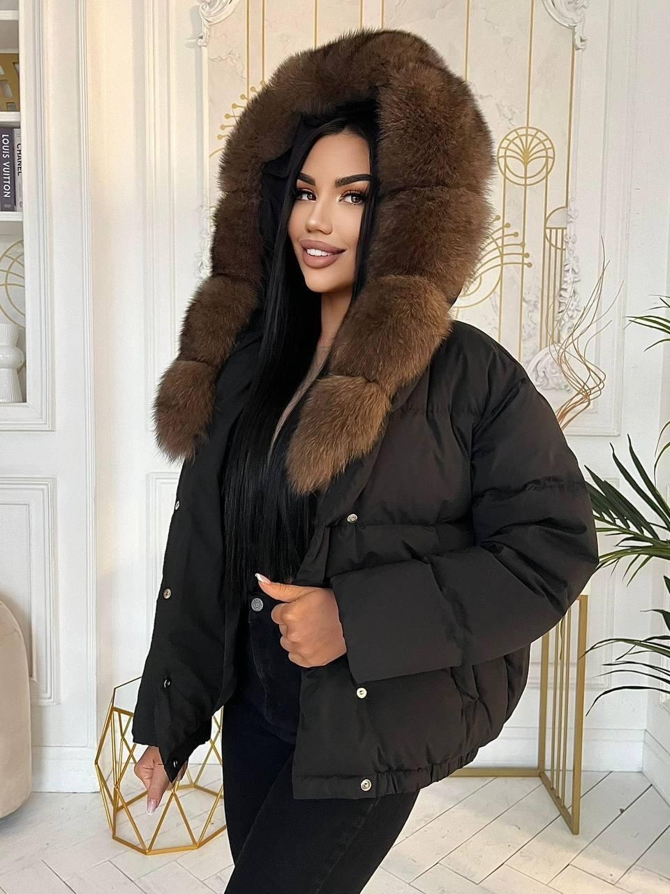 короткая куртка-пуховик из натурального лисьего меха,женская куртка на утином пуху с большим воротником из натурального лисьего меха,женский пуховик,пуховик с натуральным мехом,короткий женский пухови