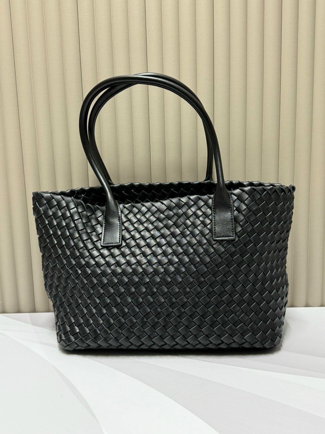 bottega veneta женская сумка,сумка боттега венета,сумка bottega veneta,сумка плетеная,сумка боттега венета бежевая