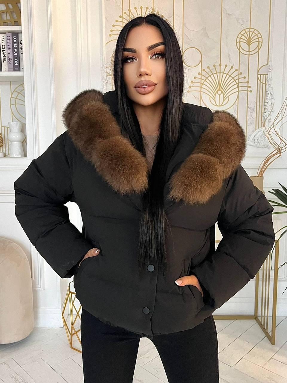 короткая куртка-пуховик из натурального лисьего меха,женская куртка на утином пуху с большим воротником из натурального лисьего меха,женский пуховик,пуховик с натуральным мехом,короткий женский пухови