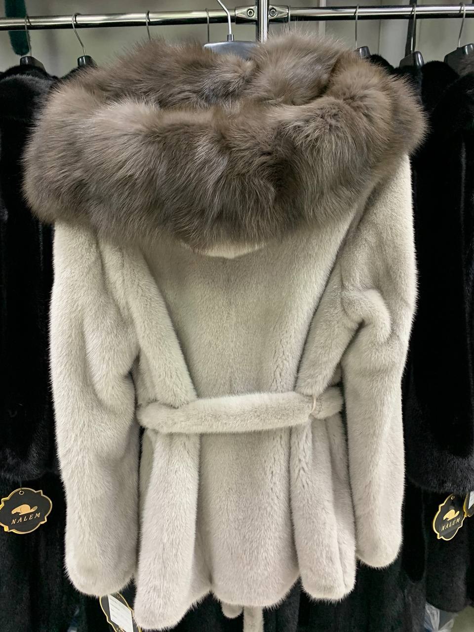 норковая шуба,шуба женская,шуба норковая nafa кимоно "ваниль" с соболем,шуба из меха европейской норки с капюшоном из меха песца под куницу,шуба